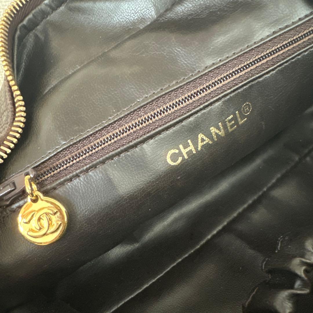 CHANEL シャネル　コスメポーチ　クラッチバッグ　キャビアスキン　ブラウン