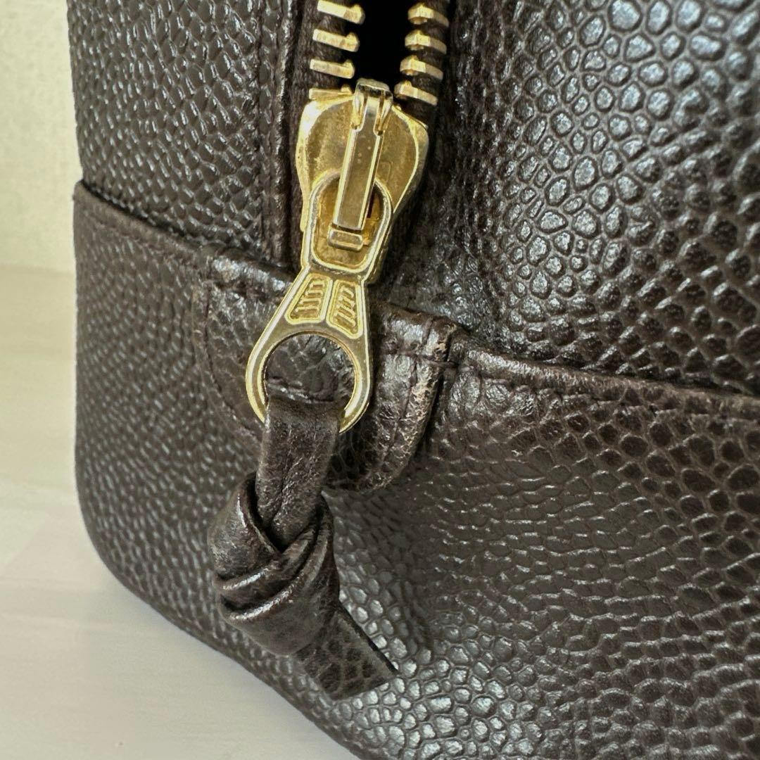 CHANEL シャネル　コスメポーチ　クラッチバッグ　キャビアスキン　ブラウン