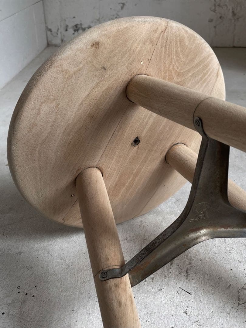 古い三本脚スツール 丸椅子　レトロ　古道具　アンティーク