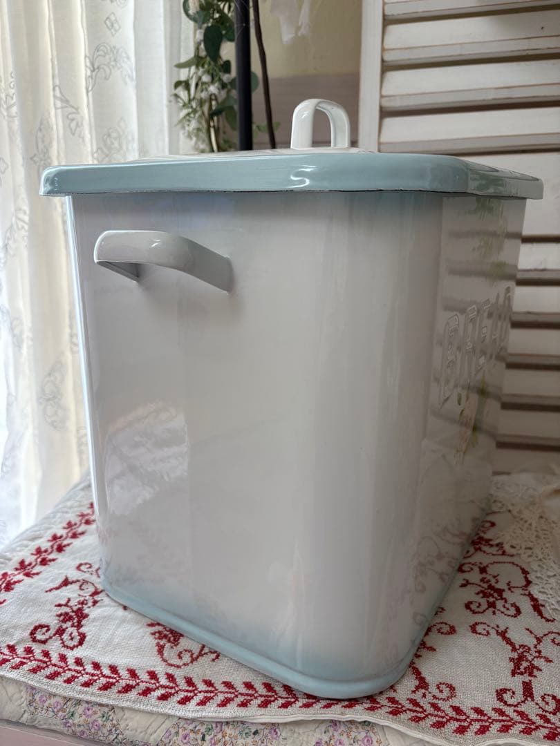 美品❣️イマン　ポワージュ　ブレッド缶　ブルー　希少❣️