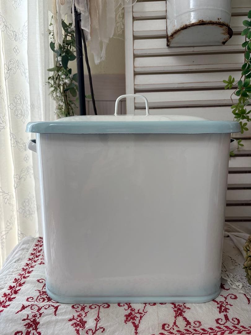 美品❣️イマン　ポワージュ　ブレッド缶　ブルー　希少❣️