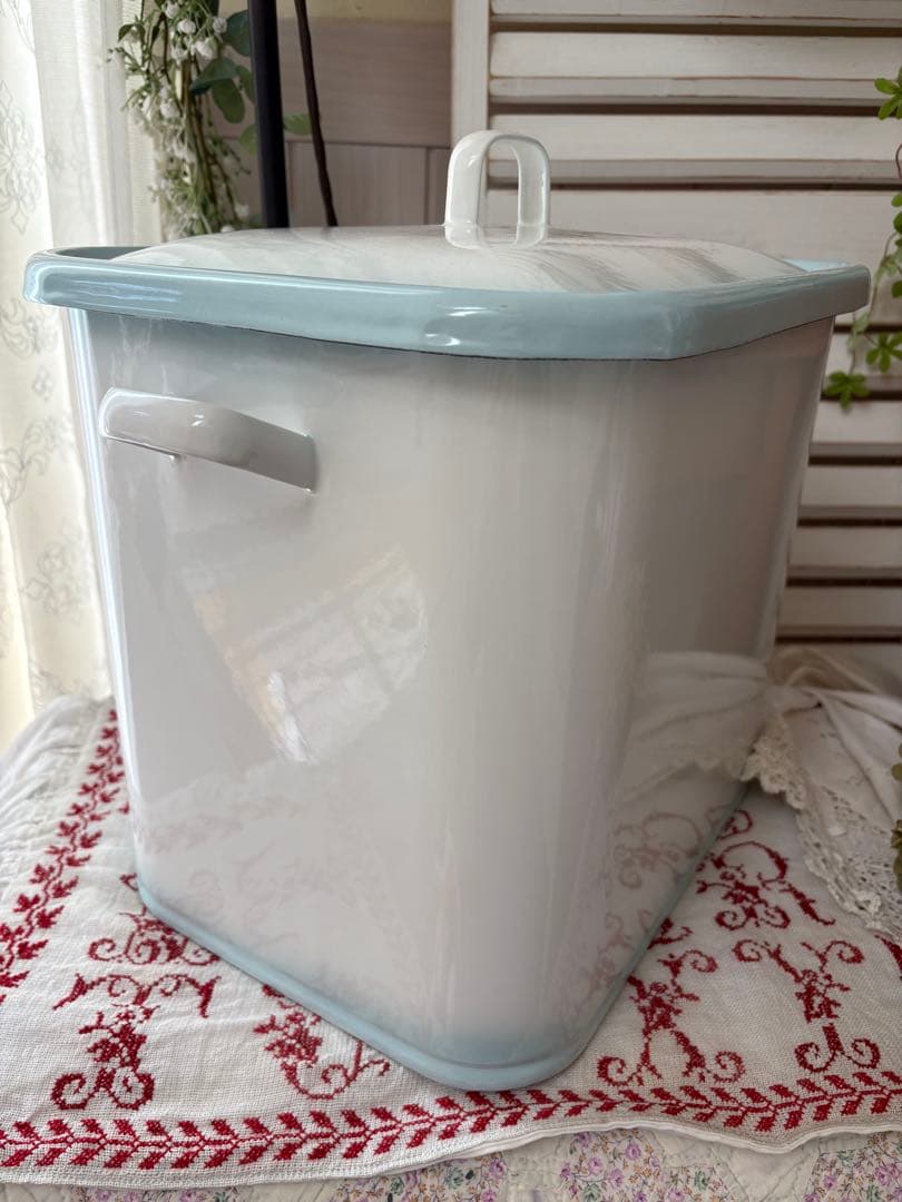 美品❣️イマン　ポワージュ　ブレッド缶　ブルー　希少❣️