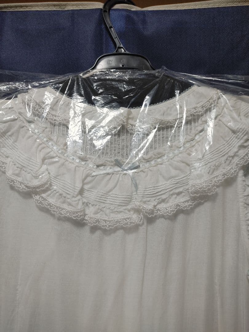 ホワイトフリルティアードドレス