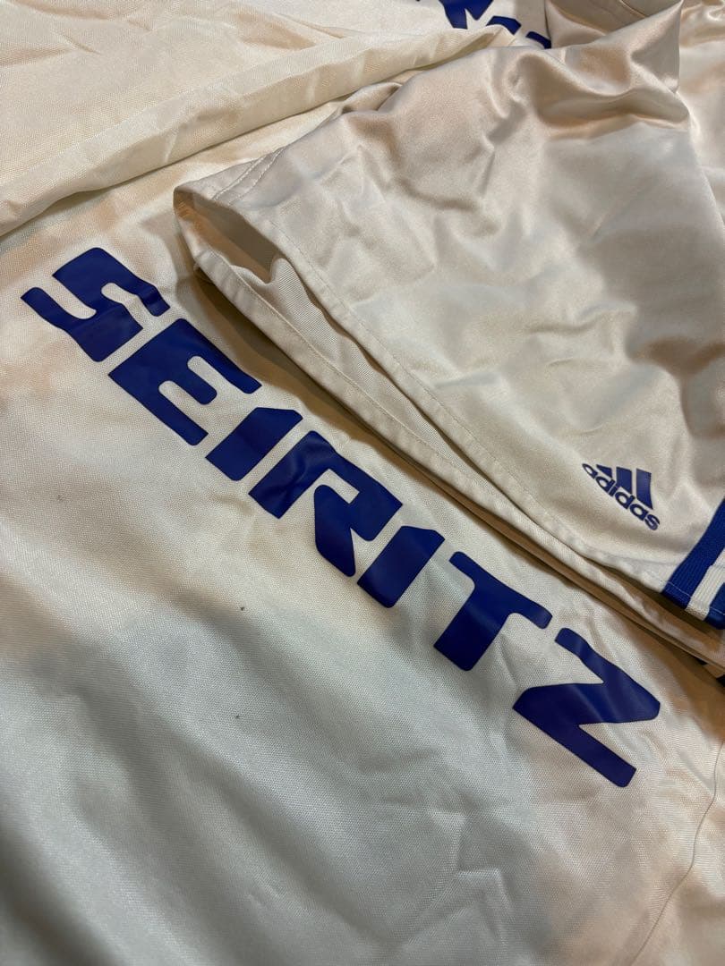 成立学園高校サッカー部　ユニフォーム長袖2枚、半袖ズボン1枚セット