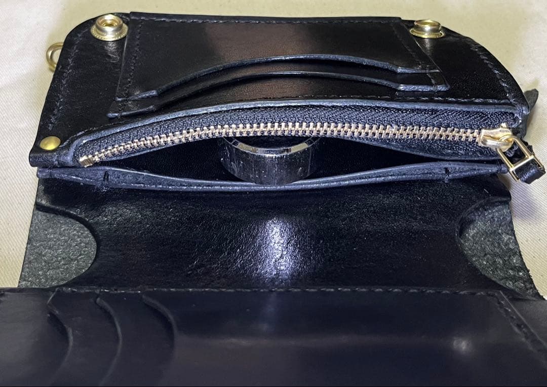 栃木レザー ミドル トラッカーウォレット 三層 ピックポケット無し