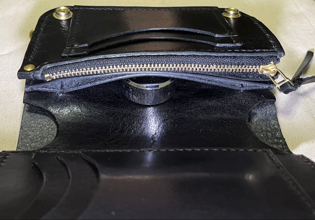 栃木レザー ミドル トラッカーウォレット 三層 ピックポケット無し