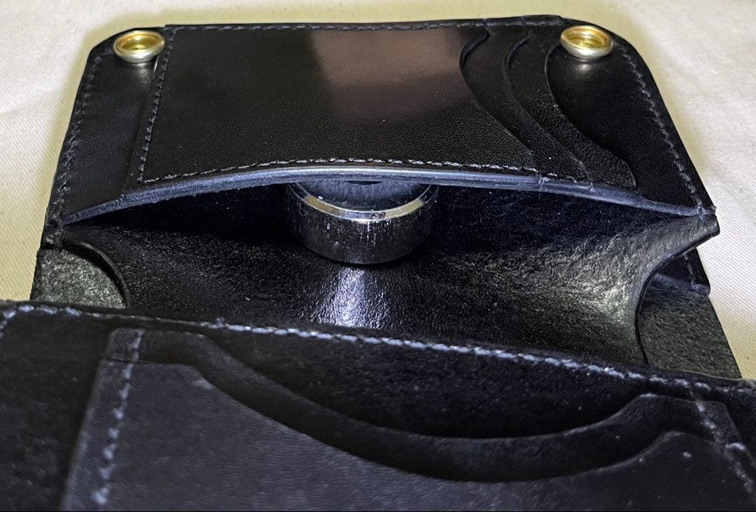 栃木レザー ミドル トラッカーウォレット 三層 ピックポケット無し