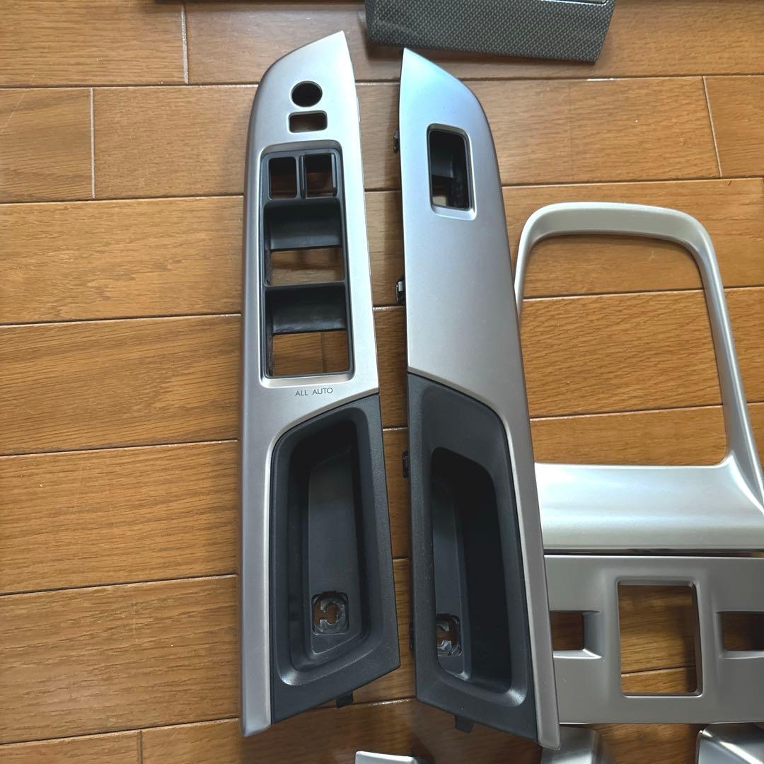 スバル　レヴォーグ　パネル　純正