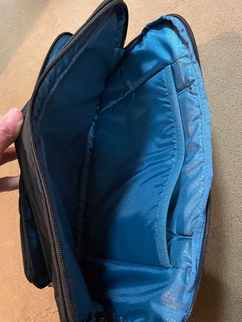 THULE 2way バッグ 黒　40L