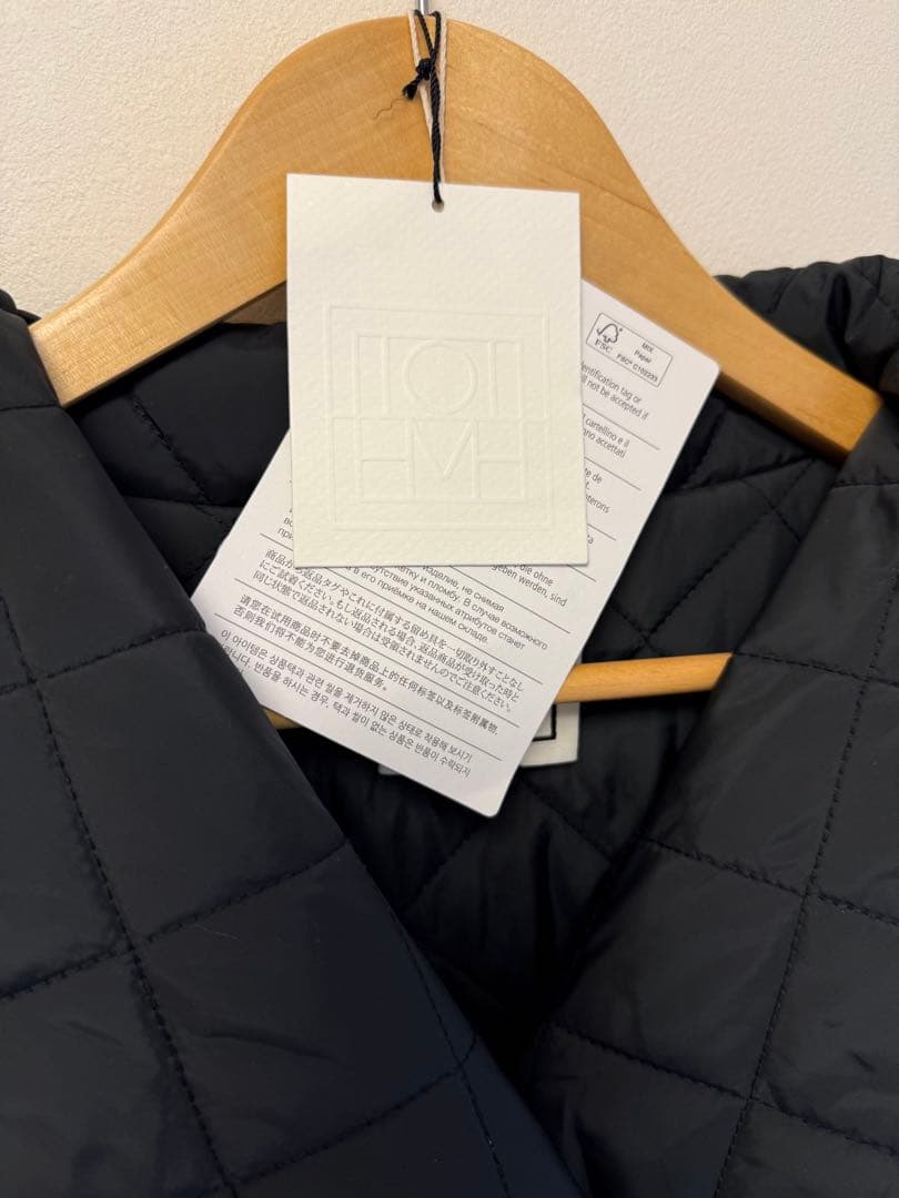 【新品未使用】TOTEME Signature キルトシェルコート　Sサイズ