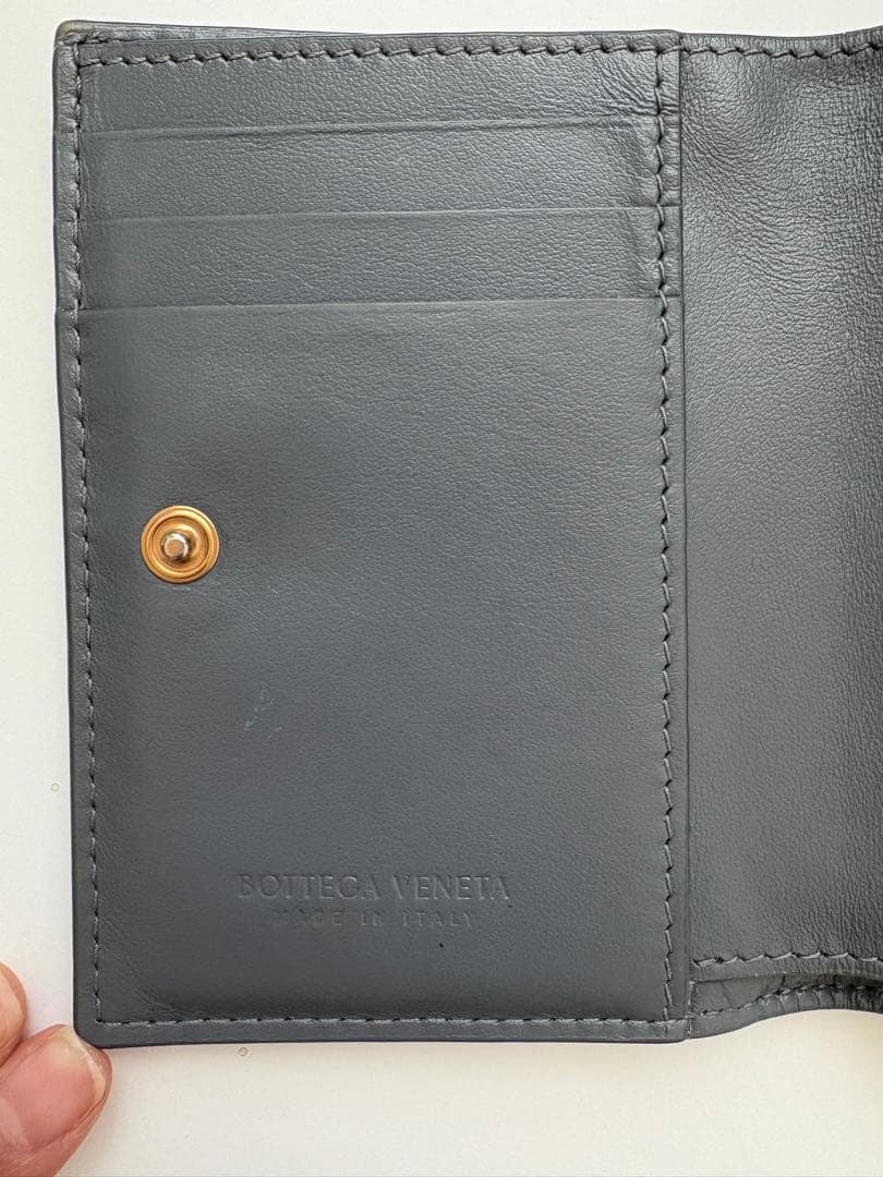 BOTTEGA VENETA 二つ折り財布 イントレチャート グレー ジップ