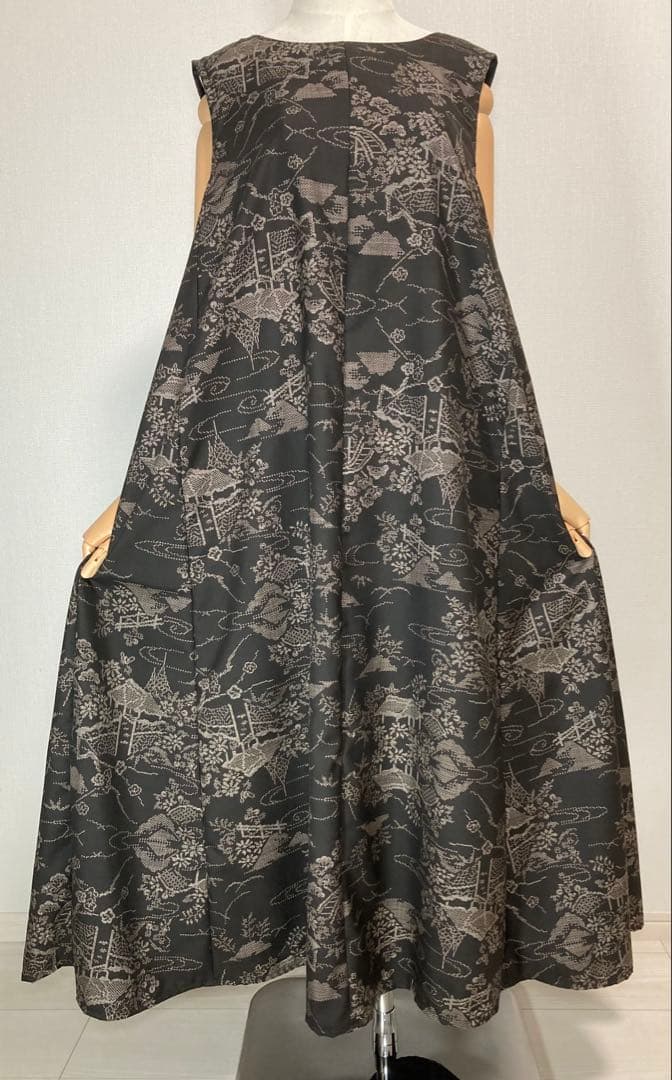 着物リメイク　大島紬ロングフレアワンピース（後ろVネック）着丈122㎝