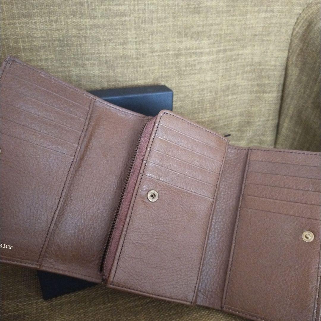 BURBERRY 三つ折りエナメル財布 ブラウン箱入り