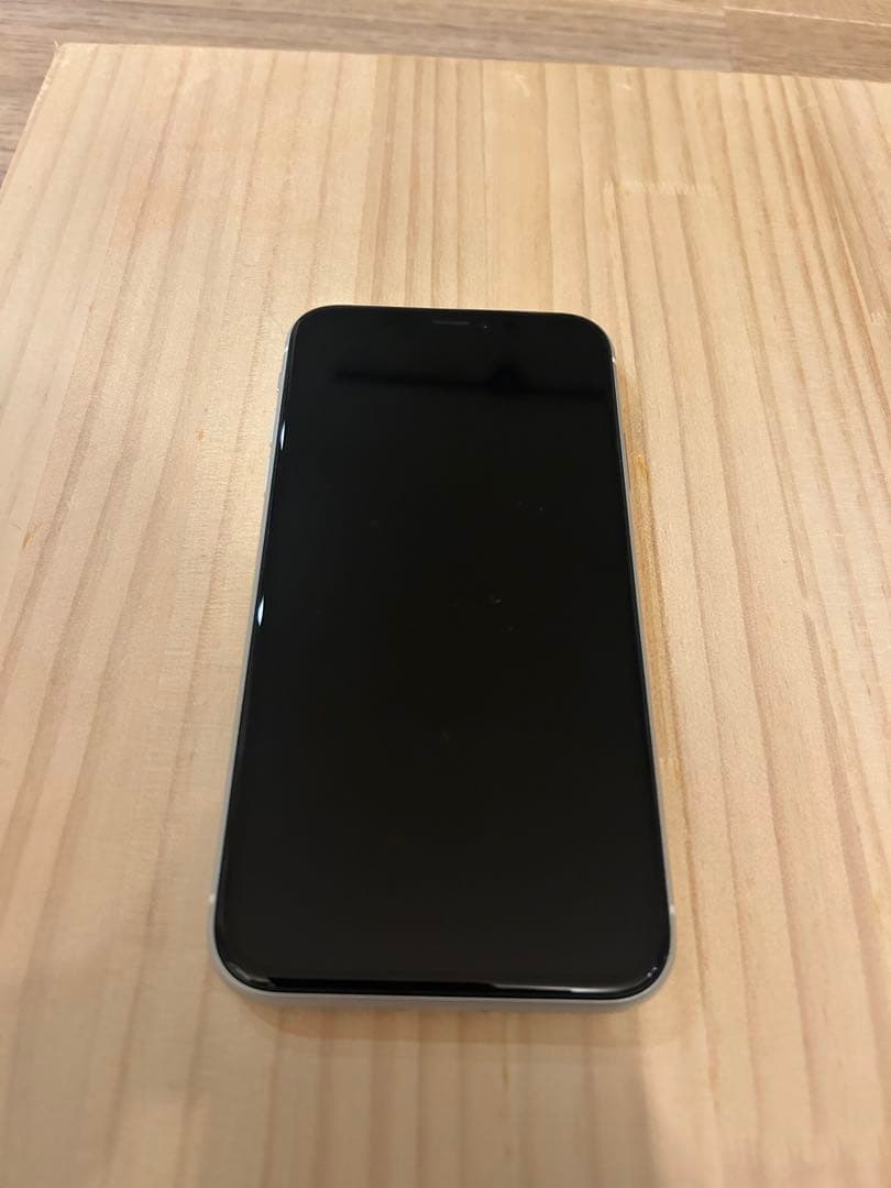 Apple iPhone XR ホワイト 本体　64GB
