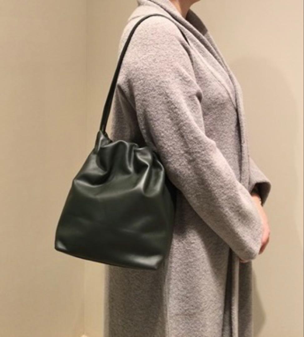 ヨーガンレール 牛革巾着バッグ 黒