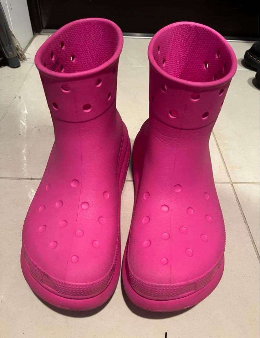 crocs ピンク クラッシュブーツ