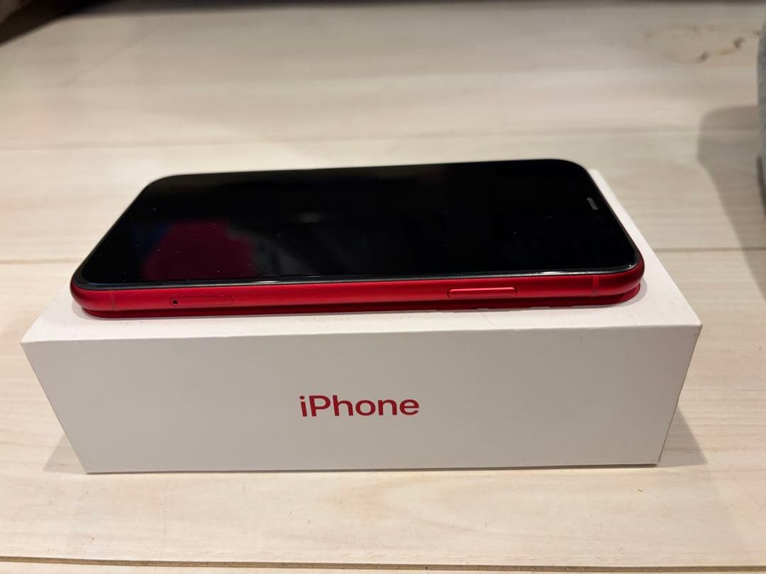 Apple iPhone 11 (赤) 本体
