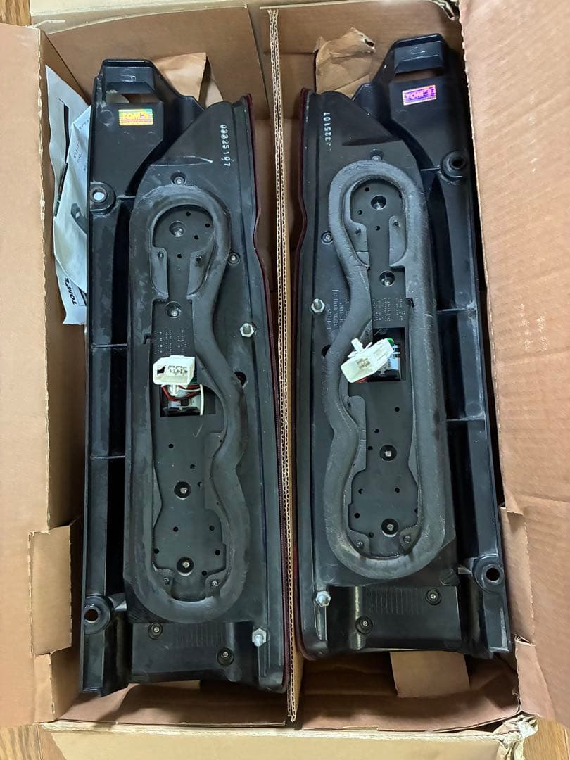 ハイエース TOM'S テールランプ トムス