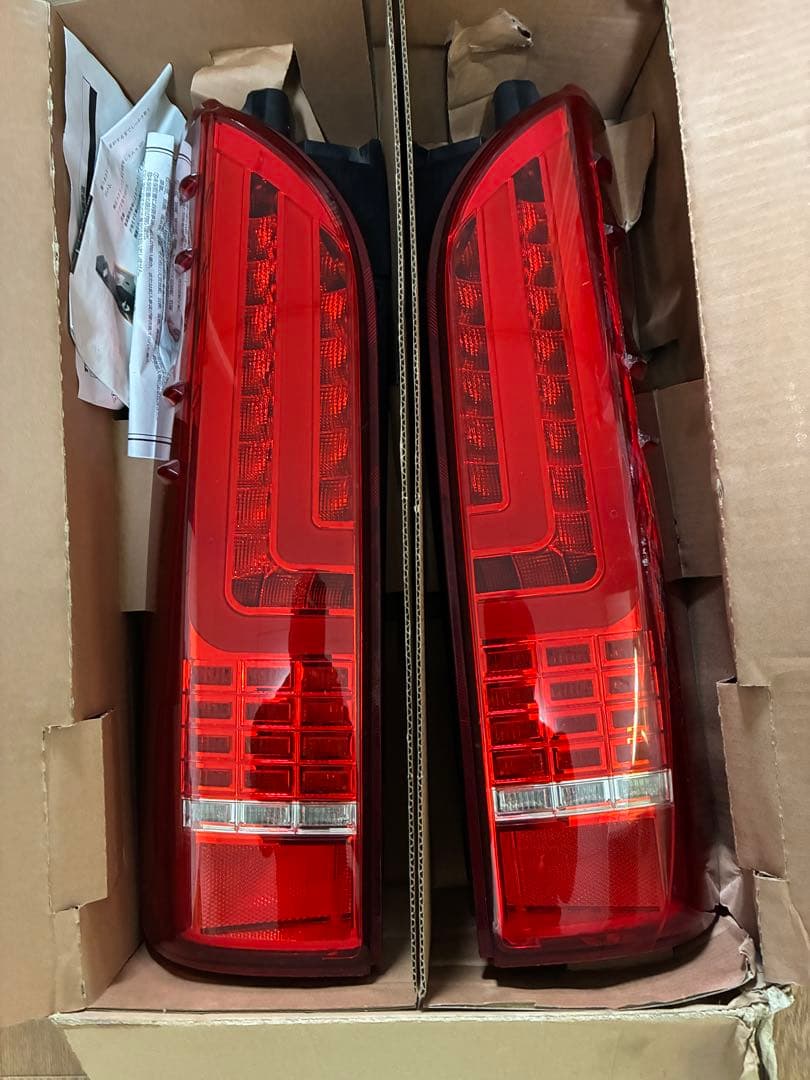 ハイエース TOM'S テールランプ トムス