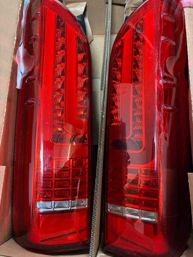 ハイエース TOM'S テールランプ トムス