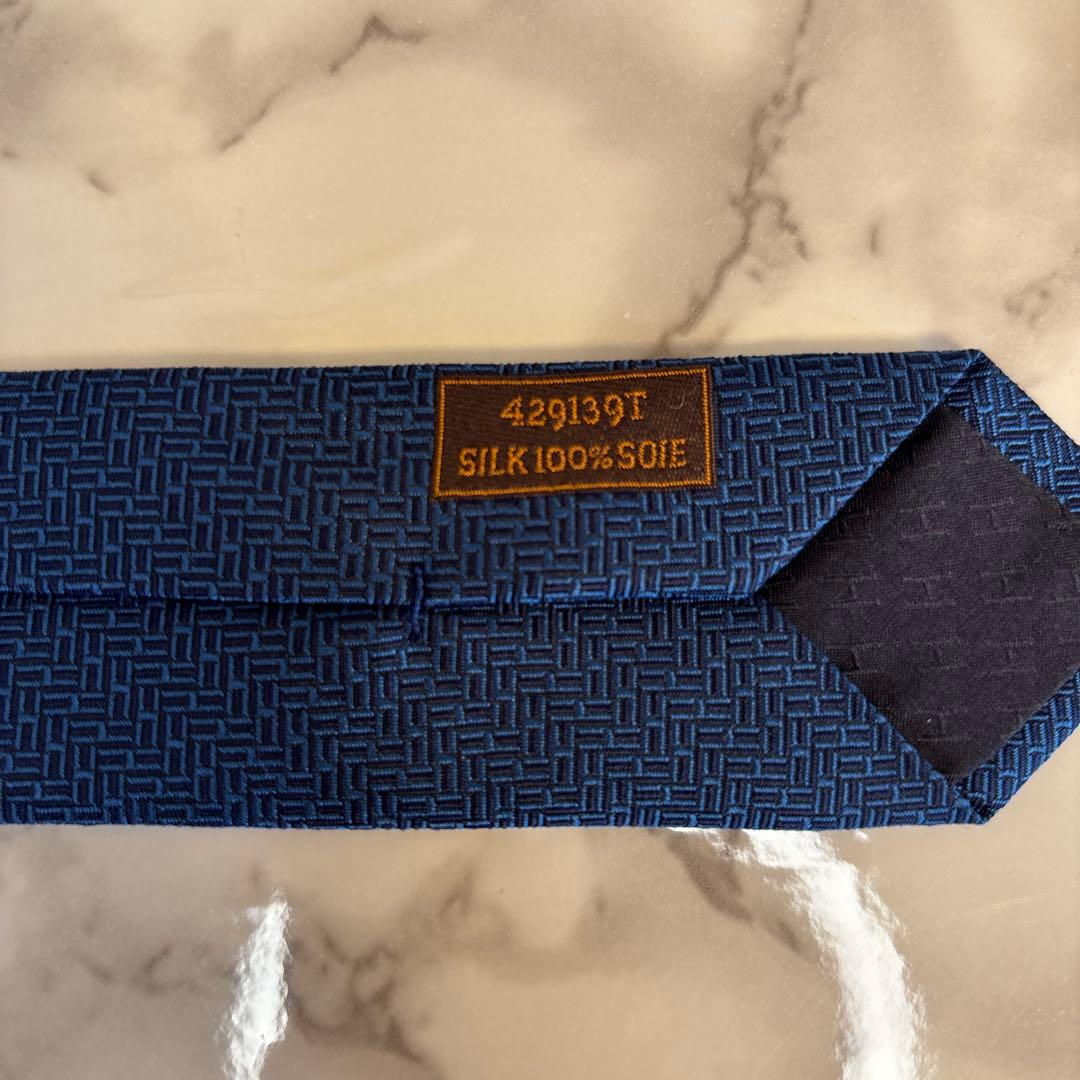 HERMES ネクタイ　ネイビー　紺　ブルー　青　ファソネ　H 総柄　刺繍