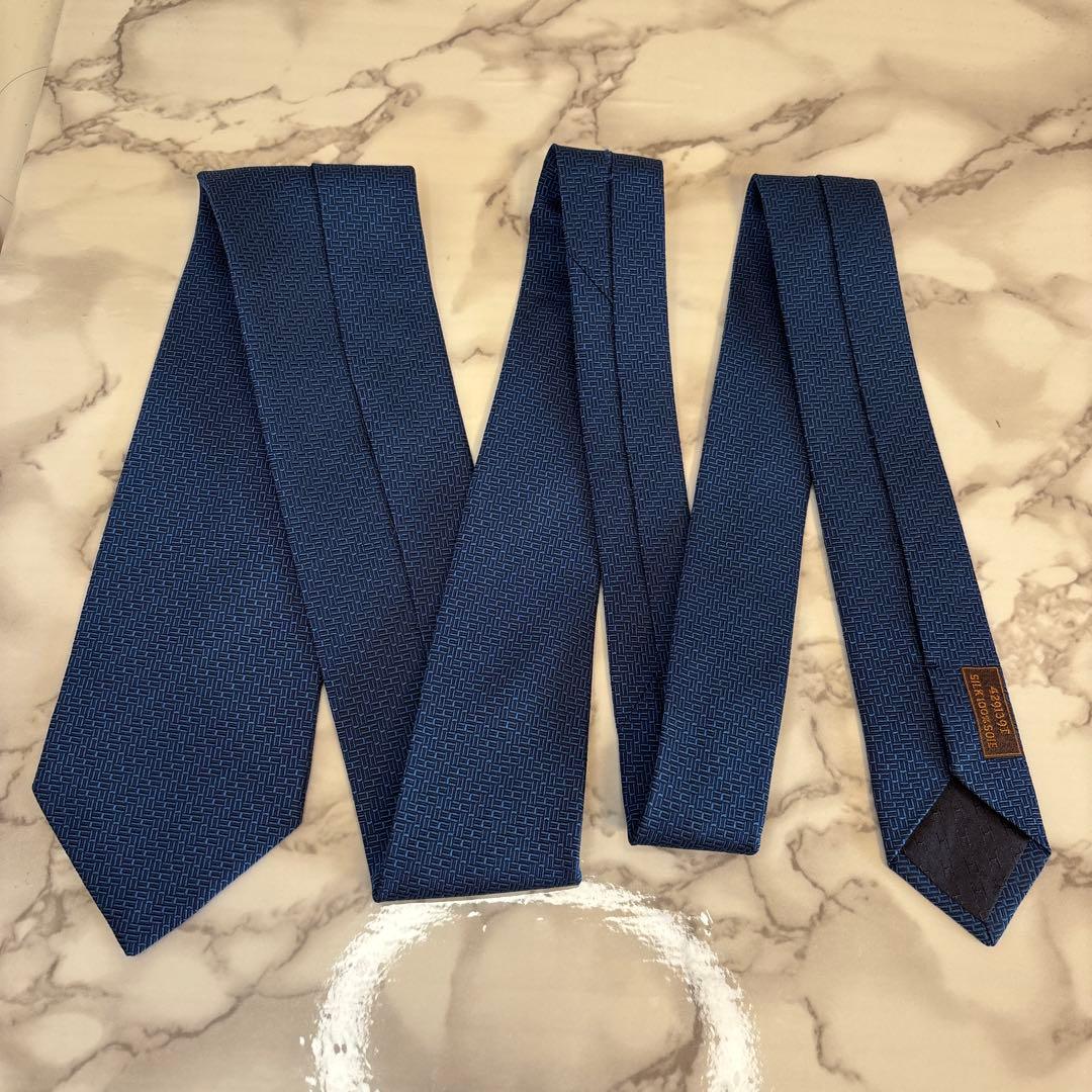 HERMES ネクタイ　ネイビー　紺　ブルー　青　ファソネ　H 総柄　刺繍