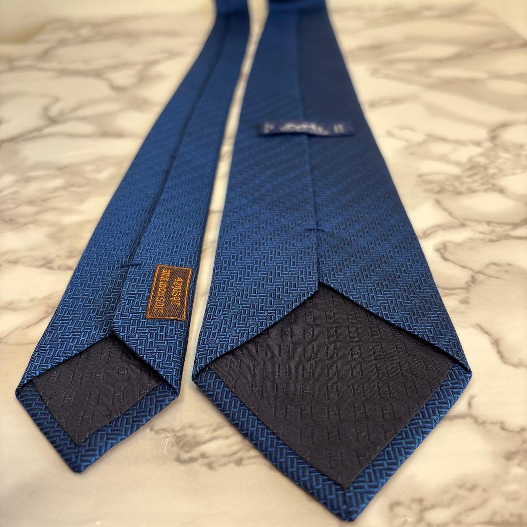 HERMES ネクタイ　ネイビー　紺　ブルー　青　ファソネ　H 総柄　刺繍
