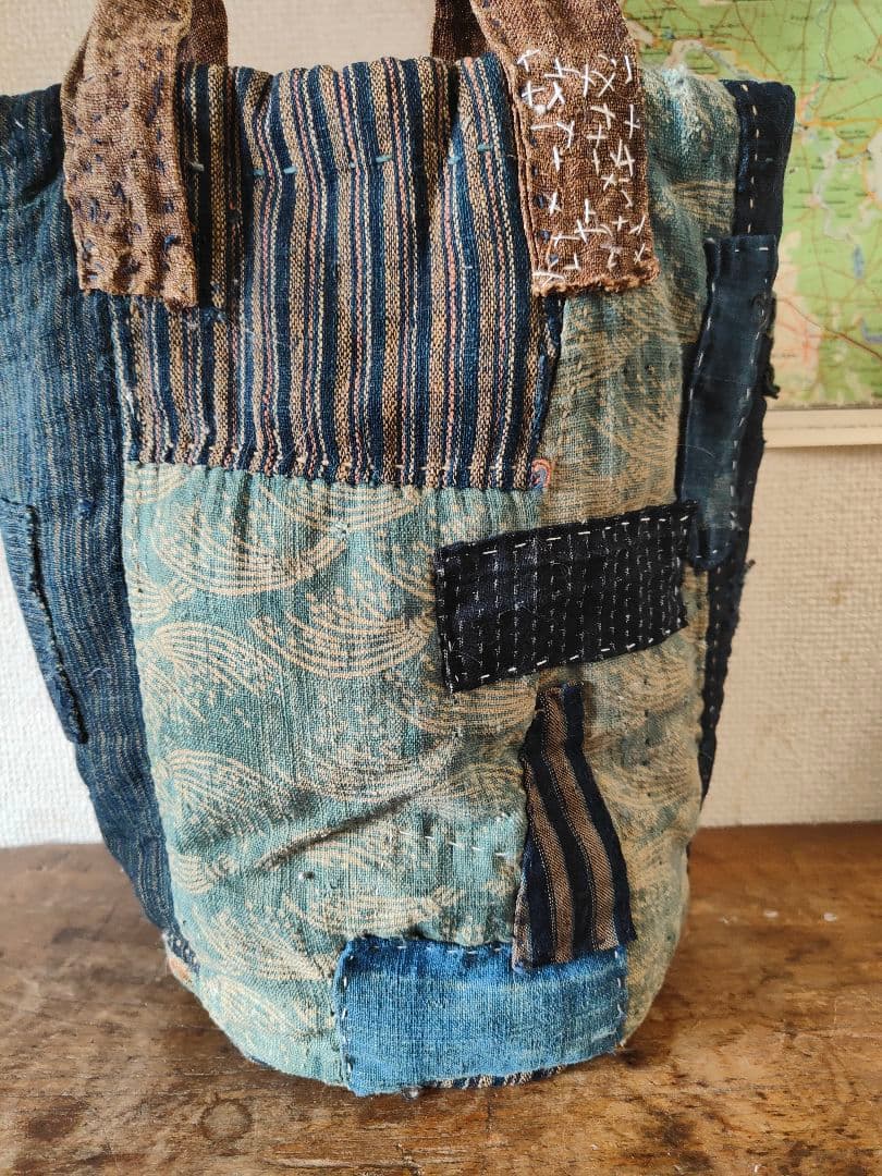 古い物語みたいな世界✝️bororemadebag