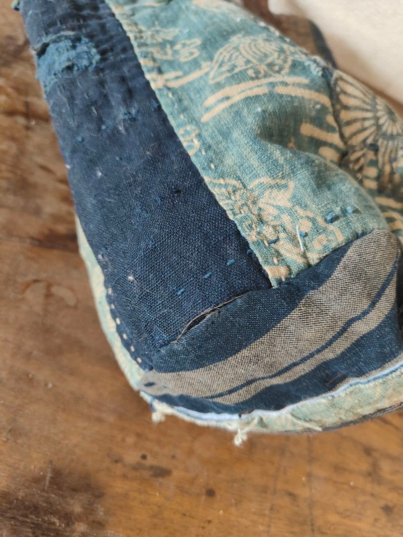 古い物語みたいな世界✝️bororemadebag