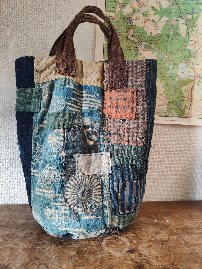 古い物語みたいな世界✝️bororemadebag