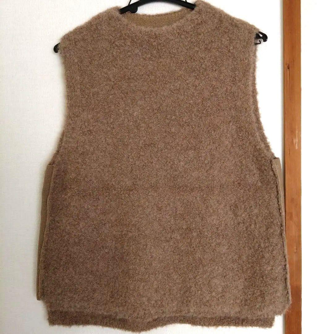 ⬛パラスパレスベージュ フワフワニットベスト 2024年