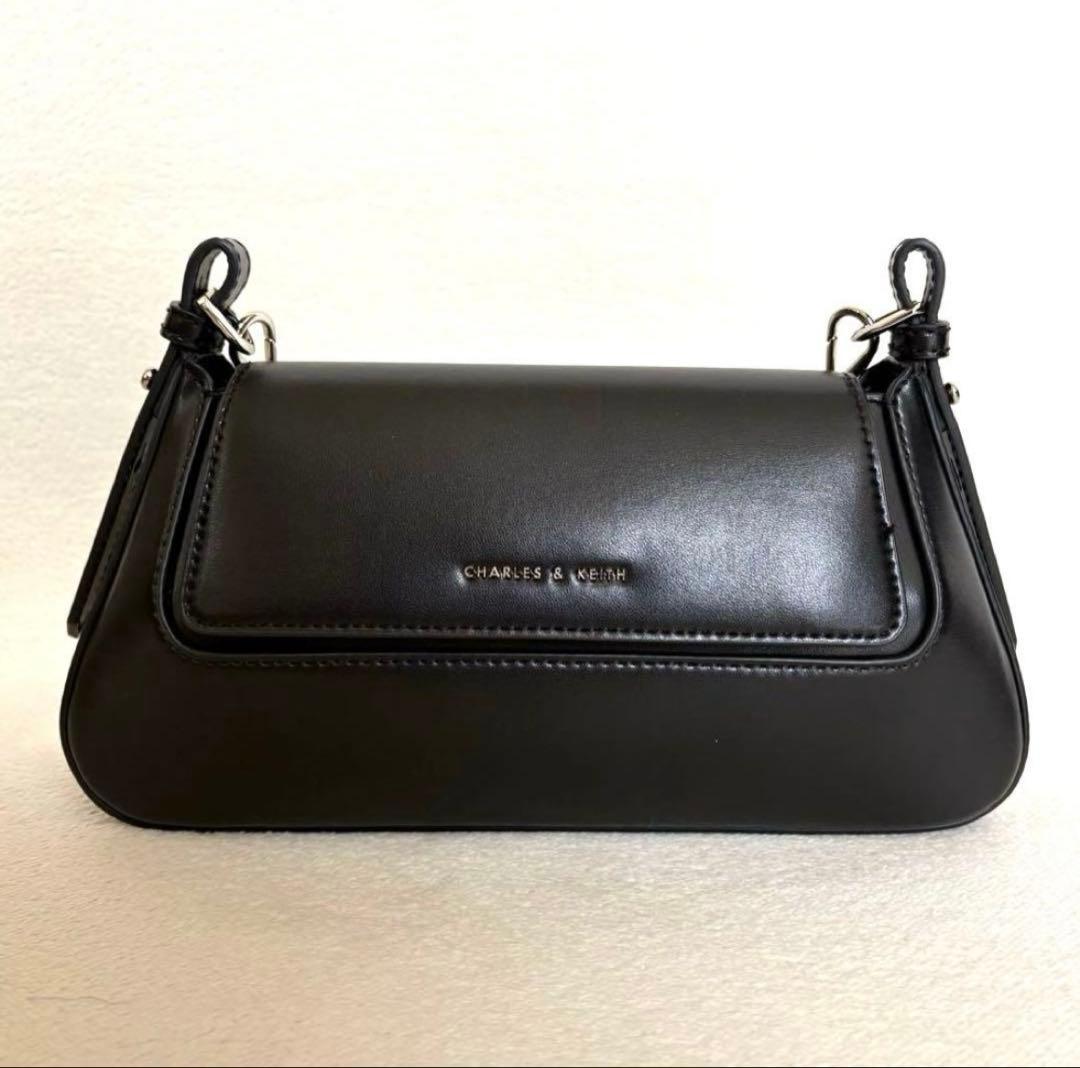⭐︎美品【CHARLES & KEITH】オリビア トラペーズショルダーバッグ 黒