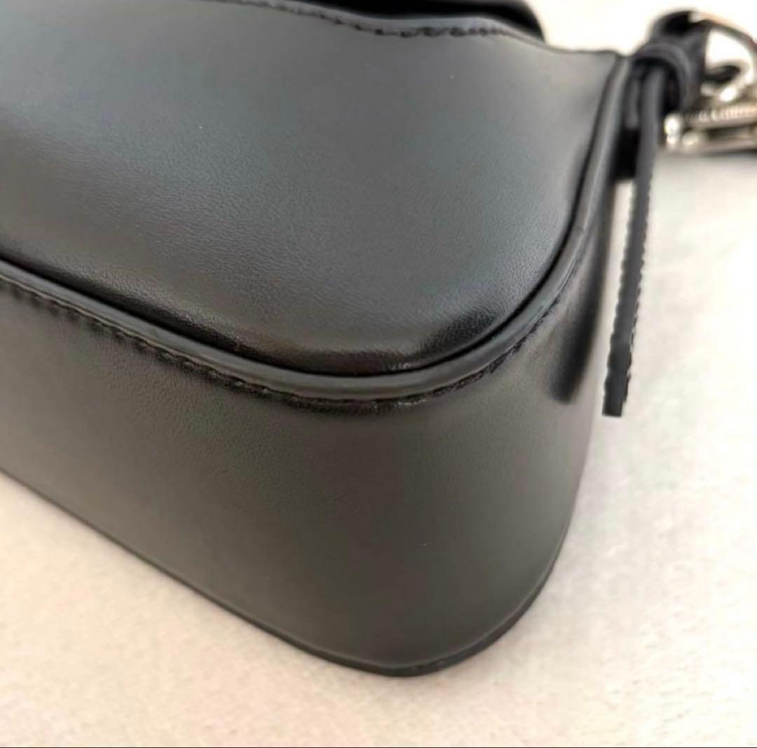 ⭐︎美品【CHARLES & KEITH】オリビア トラペーズショルダーバッグ 黒