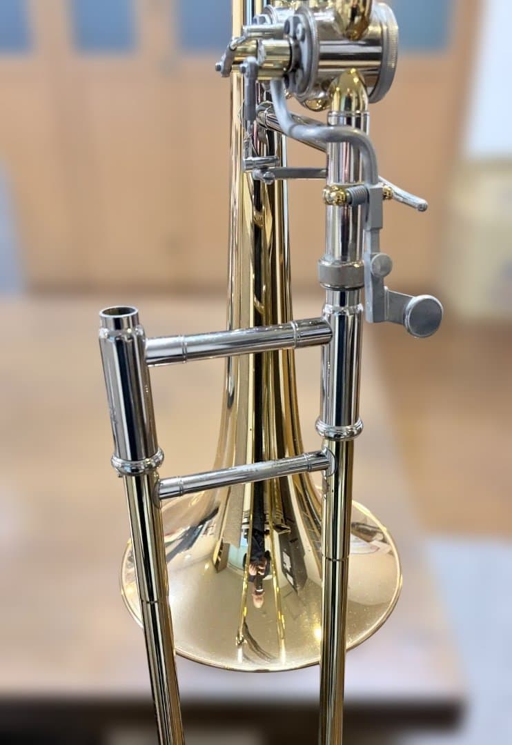 金色 バストロンボーン マウスピース付き