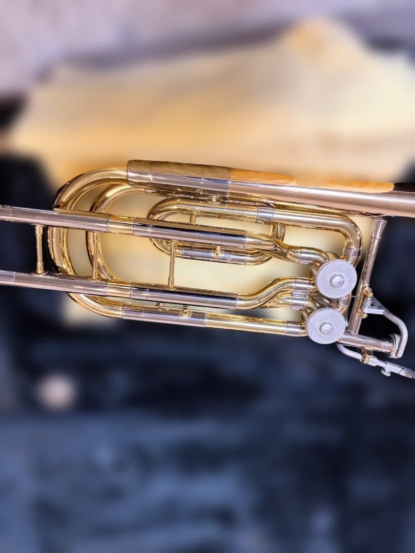 金色 バストロンボーン マウスピース付き