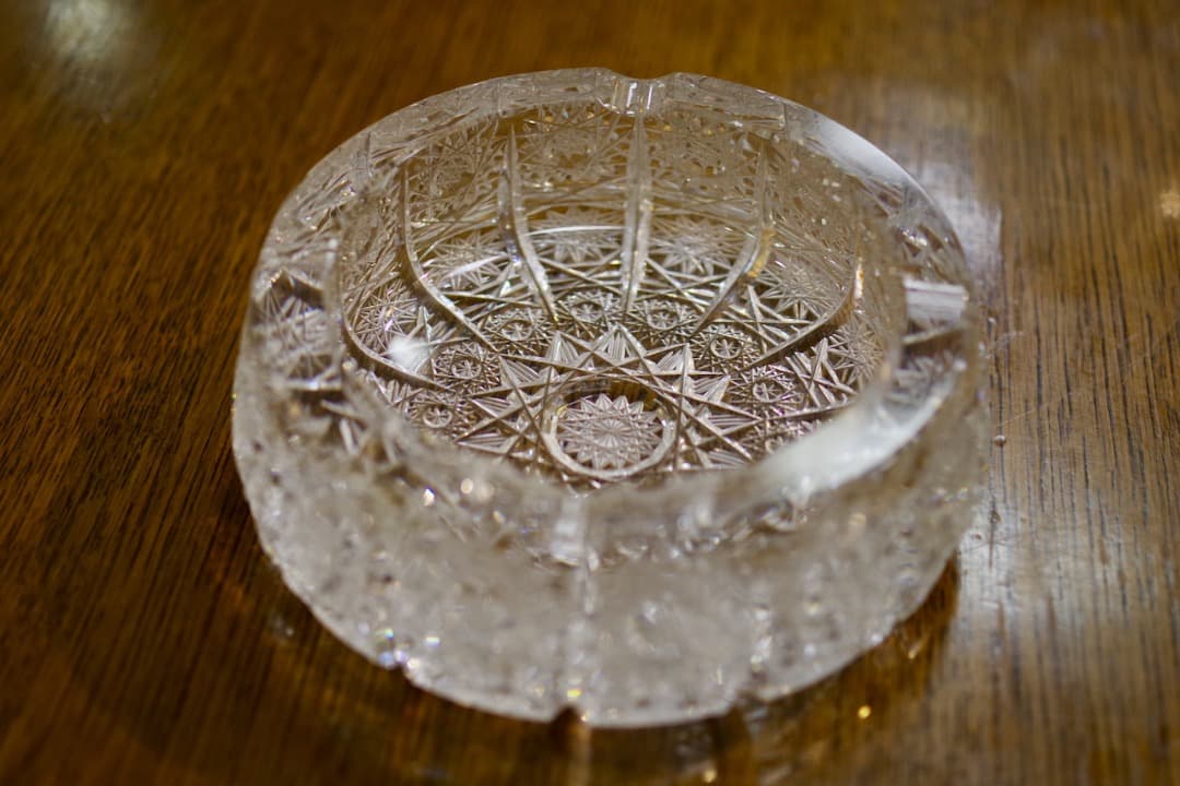 ボヘミアングラスのバスケットと灰皿（クリスタルガラス2個セット）