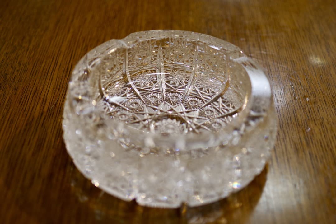 ボヘミアングラスのバスケットと灰皿（クリスタルガラス2個セット）