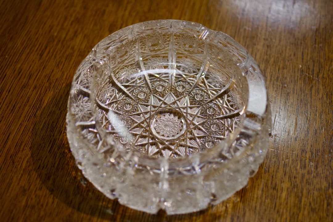 ボヘミアングラスのバスケットと灰皿（クリスタルガラス2個セット）