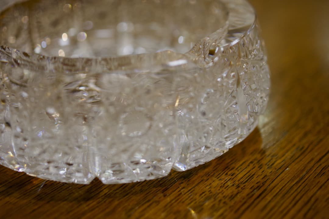 ボヘミアングラスのバスケットと灰皿（クリスタルガラス2個セット）