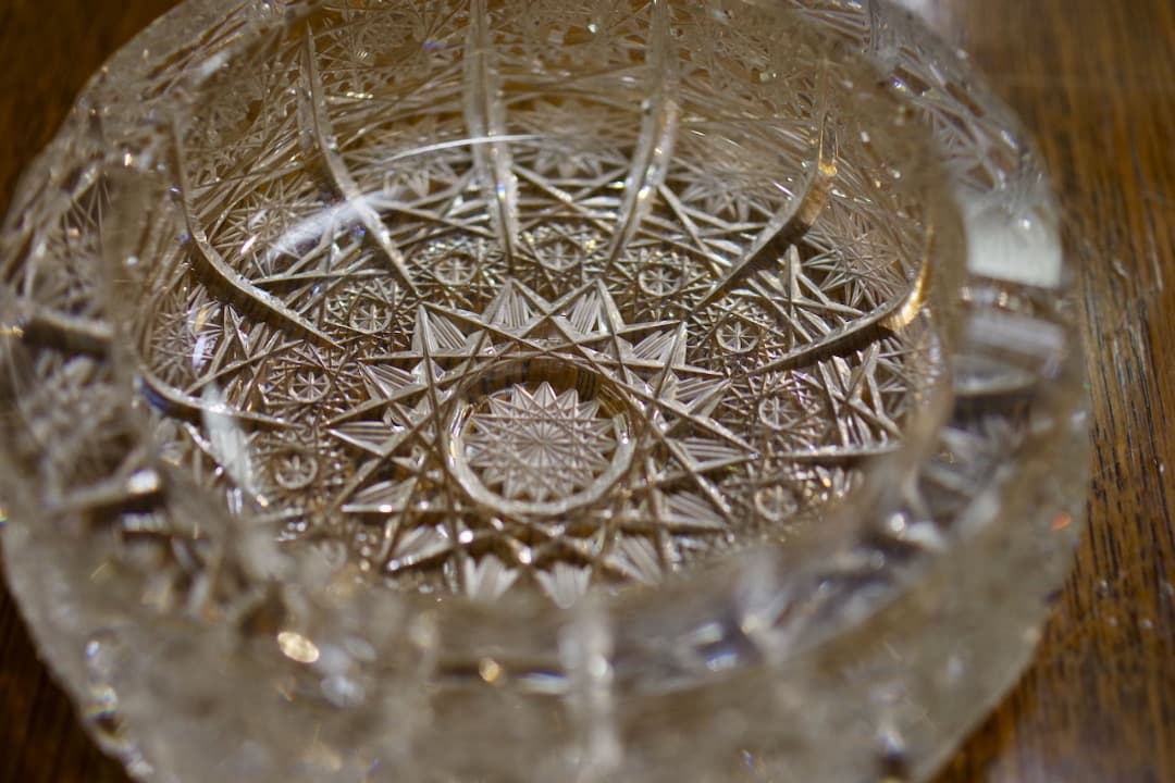 ボヘミアングラスのバスケットと灰皿（クリスタルガラス2個セット）