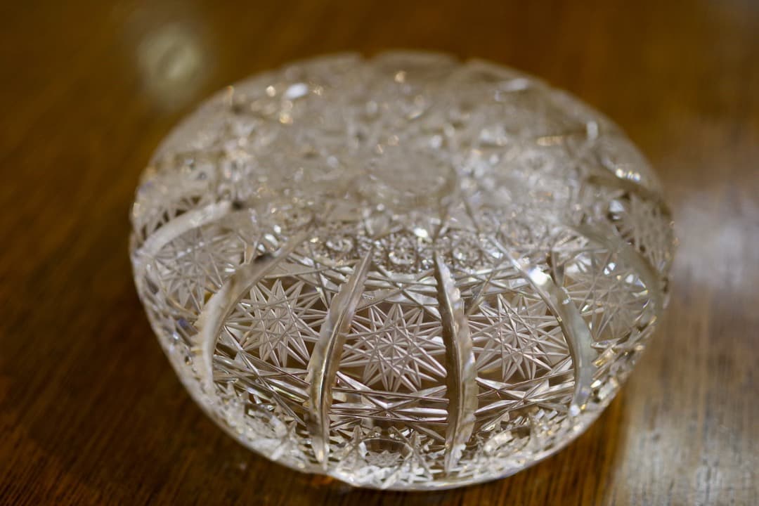 ボヘミアングラスのバスケットと灰皿（クリスタルガラス2個セット）