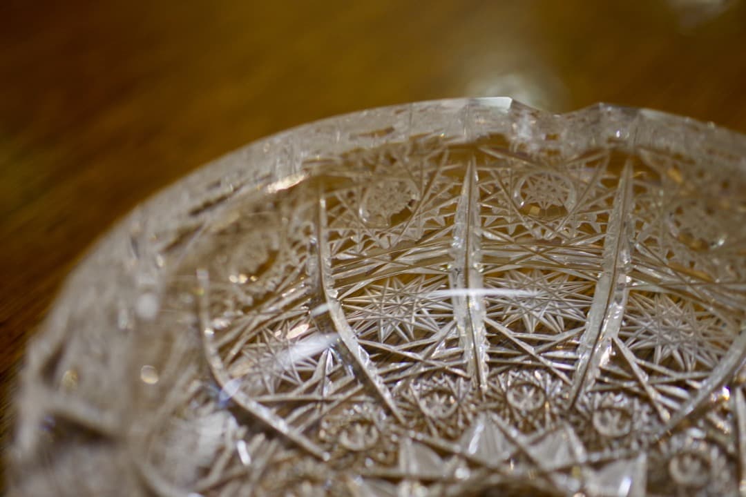ボヘミアングラスのバスケットと灰皿（クリスタルガラス2個セット）