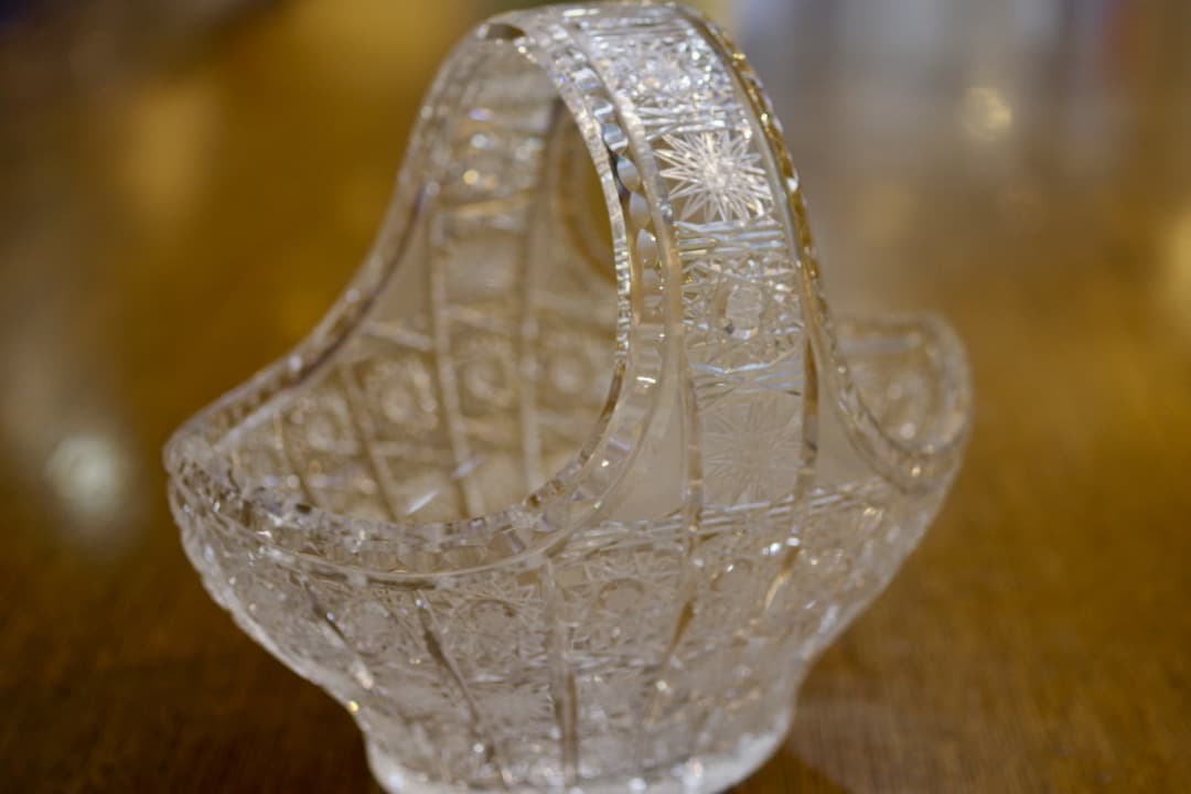 ボヘミアングラスのバスケットと灰皿（クリスタルガラス2個セット）