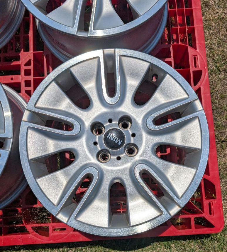 ①【USED】ミニクーパーS カムデン純正ホイール MINI　4本セットの2本