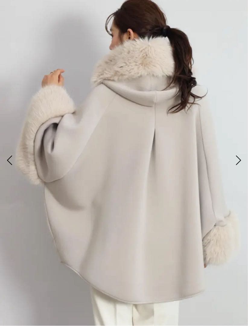 最終価格　ファー付きグレージュ　ポンチョコート