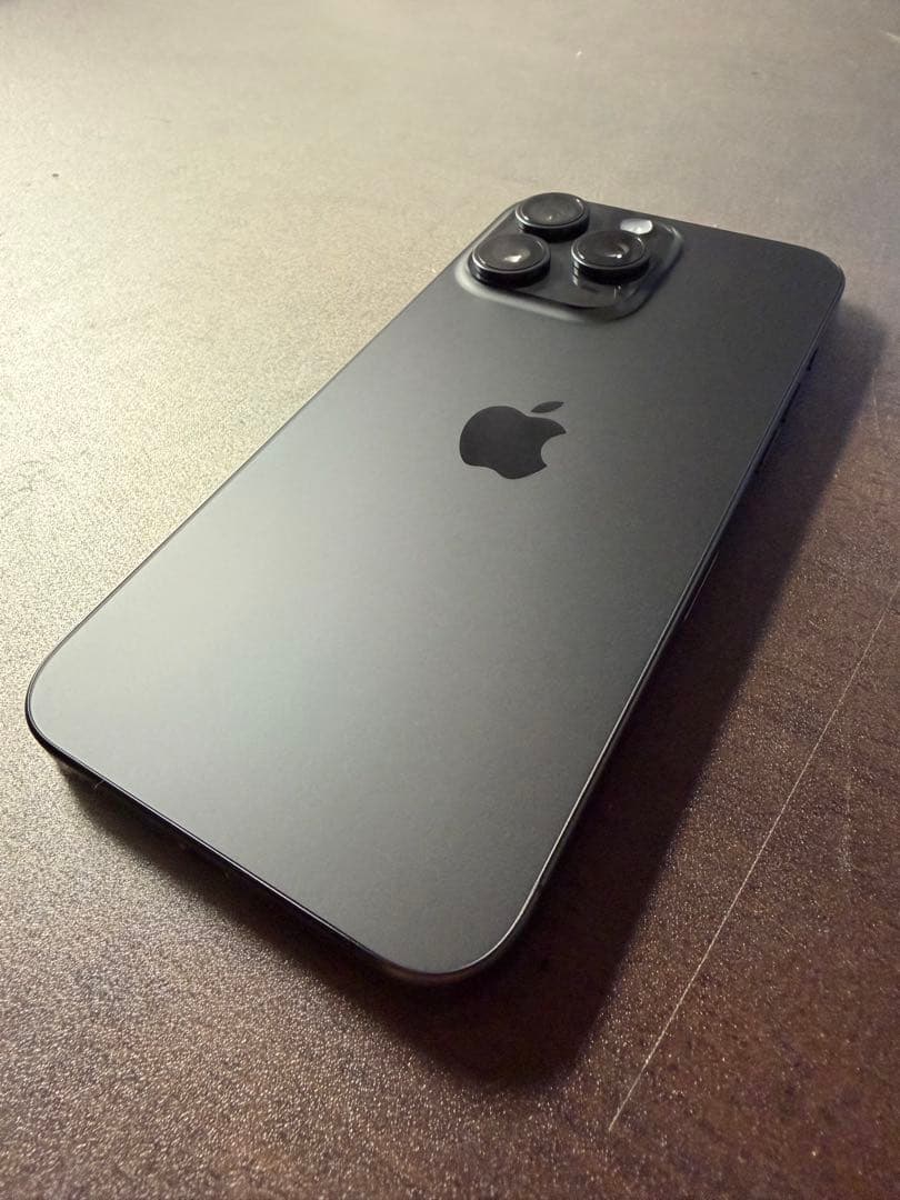 【極美品】iPhone 15 Pro Max ブラックチタニウム