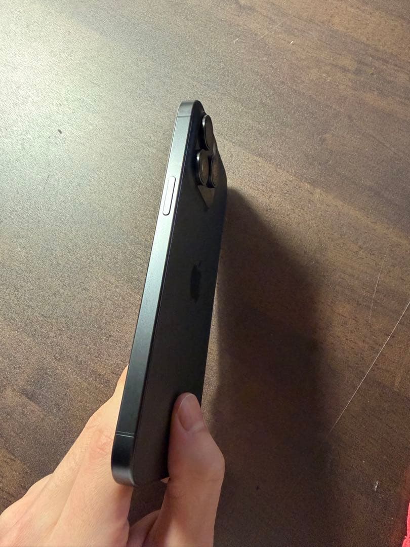 【極美品】iPhone 15 Pro Max ブラックチタニウム