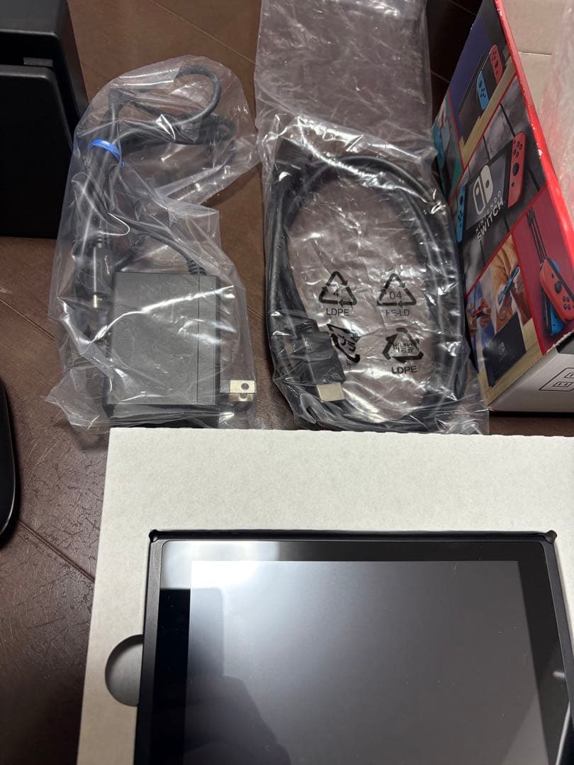 任天堂Switch 本体 ネオンブルー／ネオンレッド 付属品一式