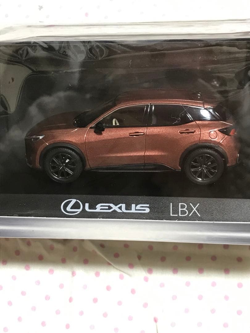 レクサス　LBX 左ハンドル　京商　②