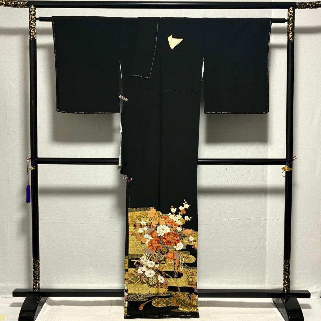 D71 黒留袖 花車 金駒刺繍 雪輪 正絹 着物 袷 しつけ糸付き未使用極美品